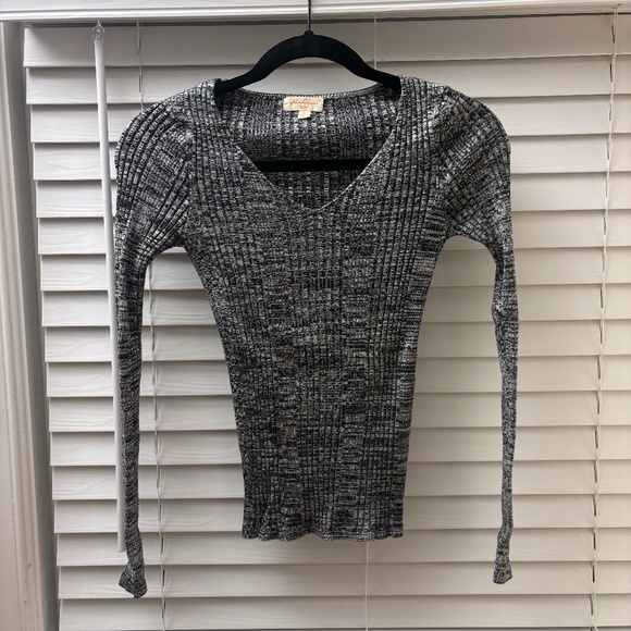 Like New Women's Stretchy Sweater (skin tight) Size Small - Picture 1 of 6